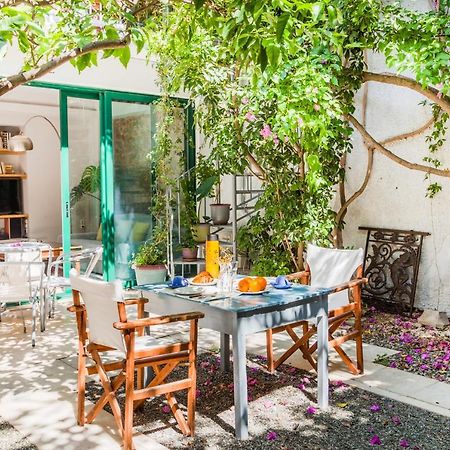 Athenian Yard Near Acropolis Villa Exterior photo