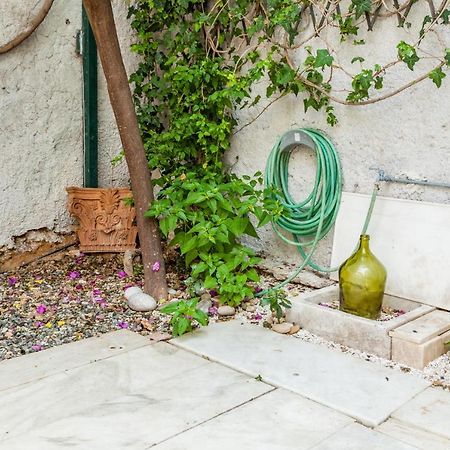 Athenian Yard Near Acropolis Villa Exterior photo