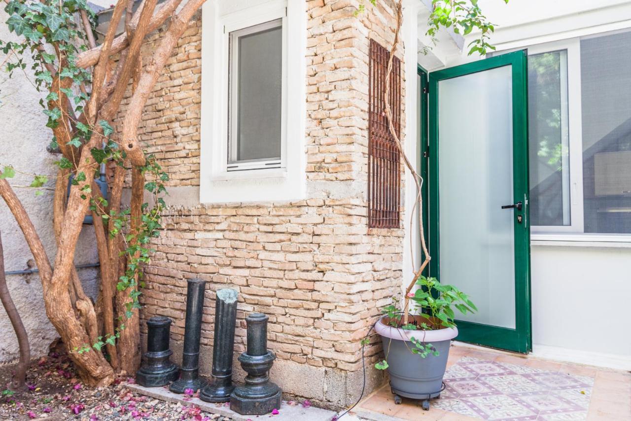Athenian Yard Near Acropolis Villa Exterior photo